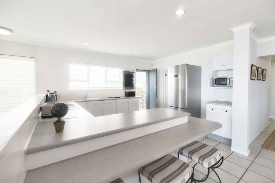 4 Bedroom Property for Sale in Voelklip Western Cape